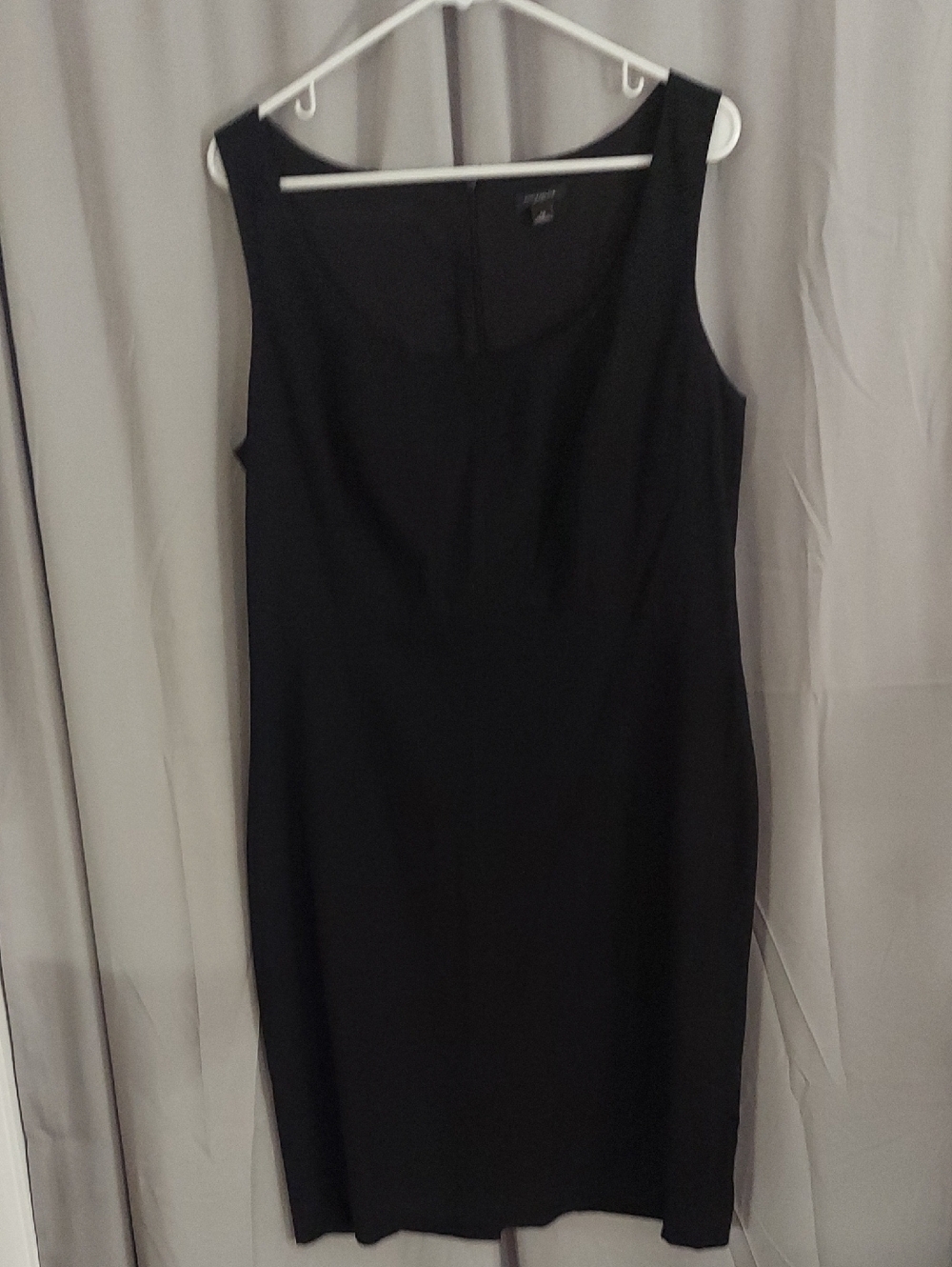 Ann Taylor Black Sleeveless Midi Sheath Dress